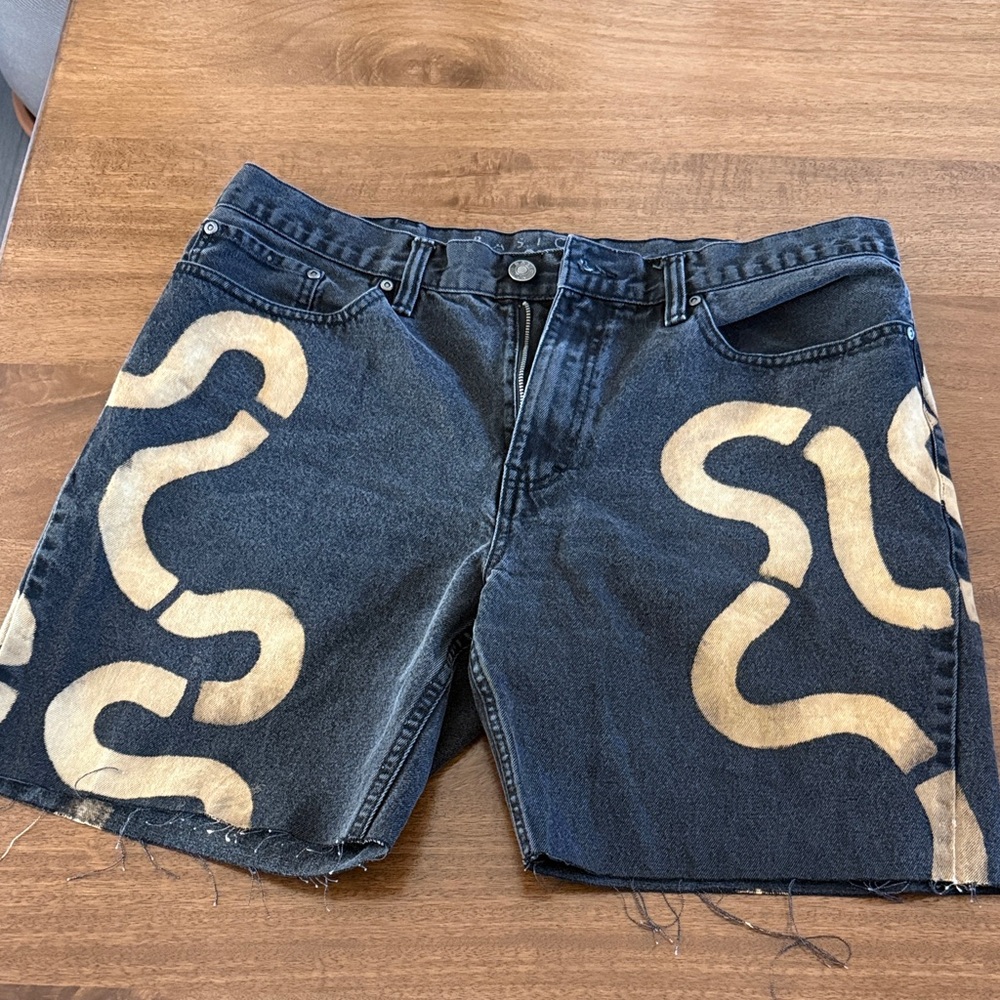 Stylish Black Denim Shorts with Beige Pattern